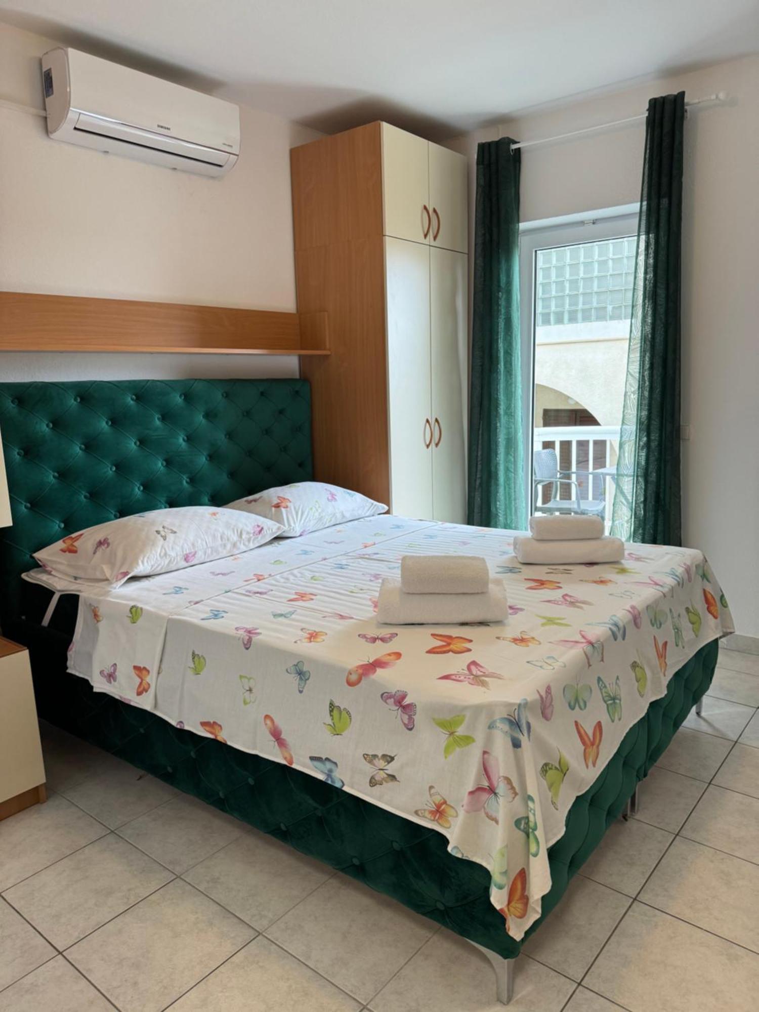 House 100M From The Beach With Free Parking And Breakfast Baška Voda Eksteriør billede