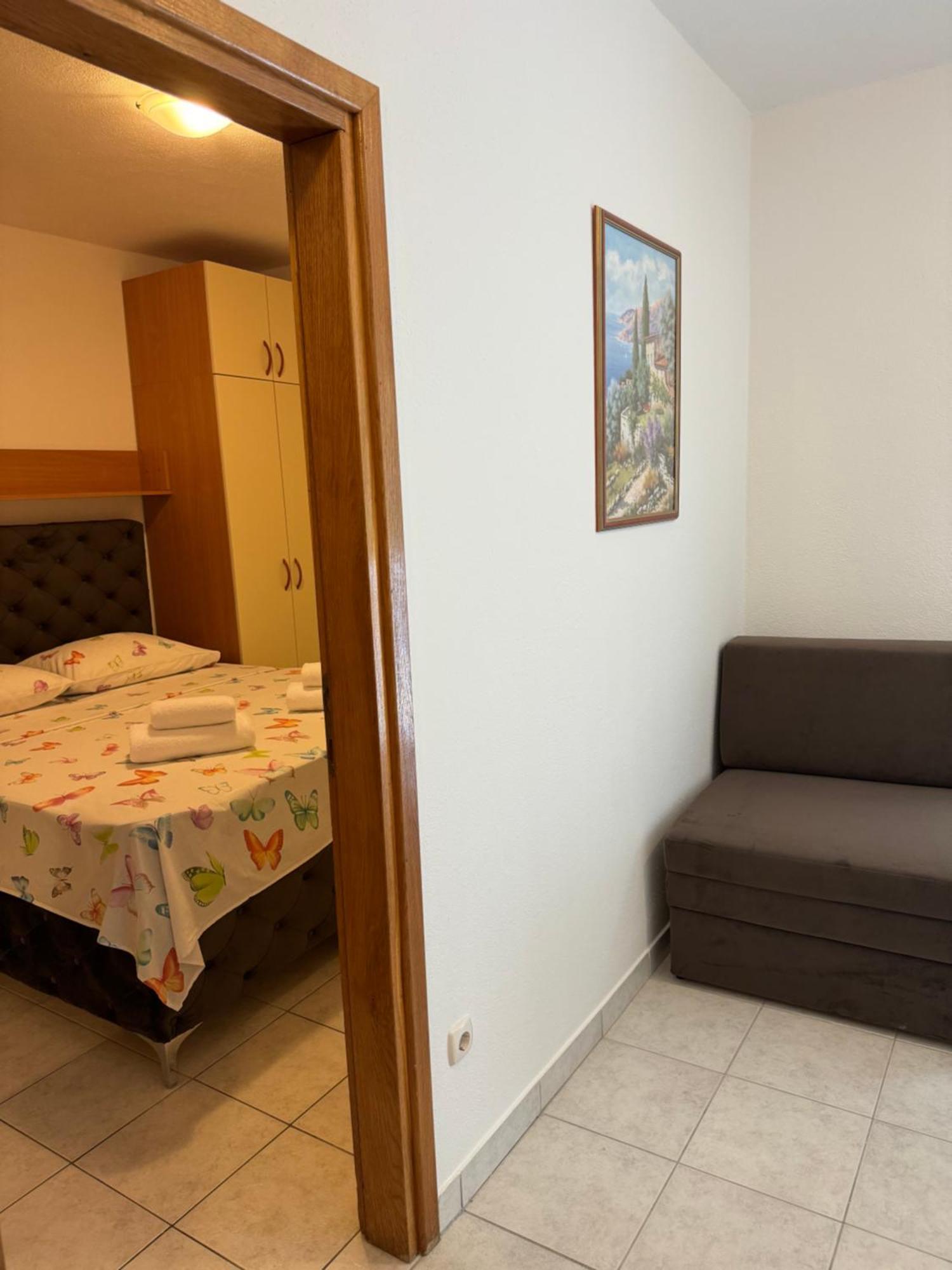 House 100M From The Beach With Free Parking And Breakfast Baška Voda Eksteriør billede