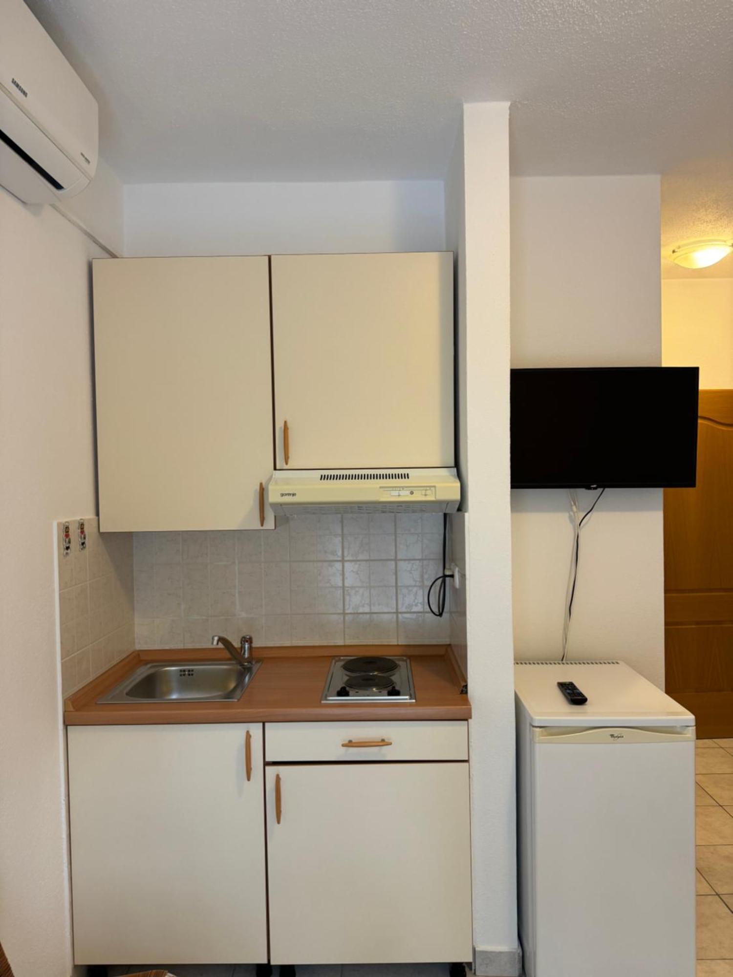House 100M From The Beach With Free Parking And Breakfast Baška Voda Eksteriør billede