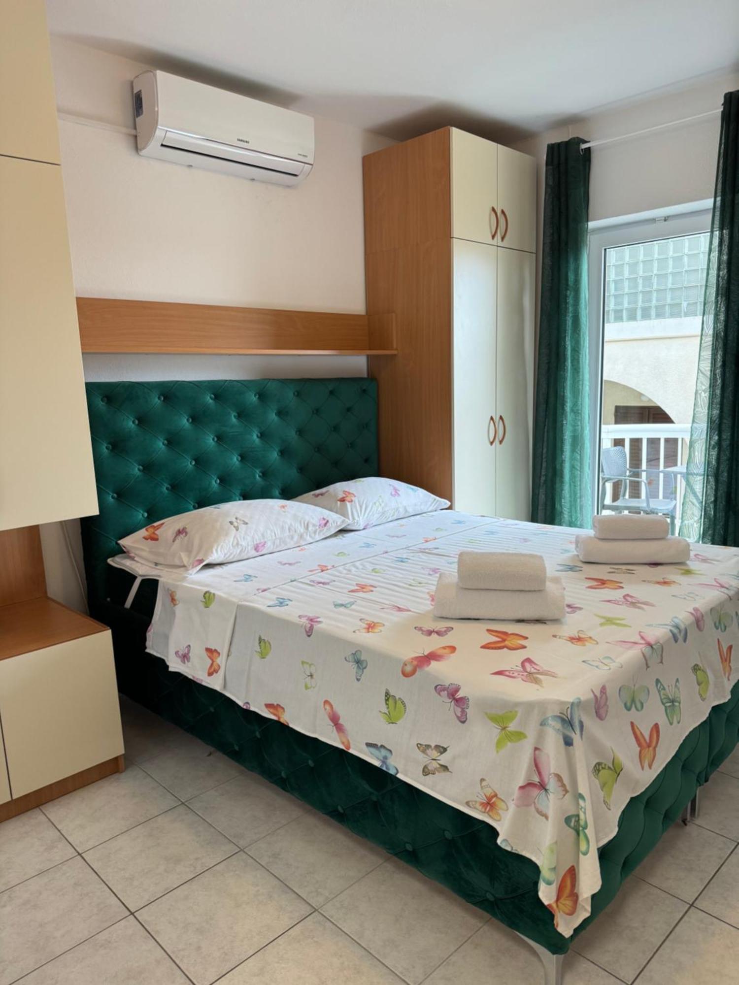 House 100M From The Beach With Free Parking And Breakfast Baška Voda Eksteriør billede