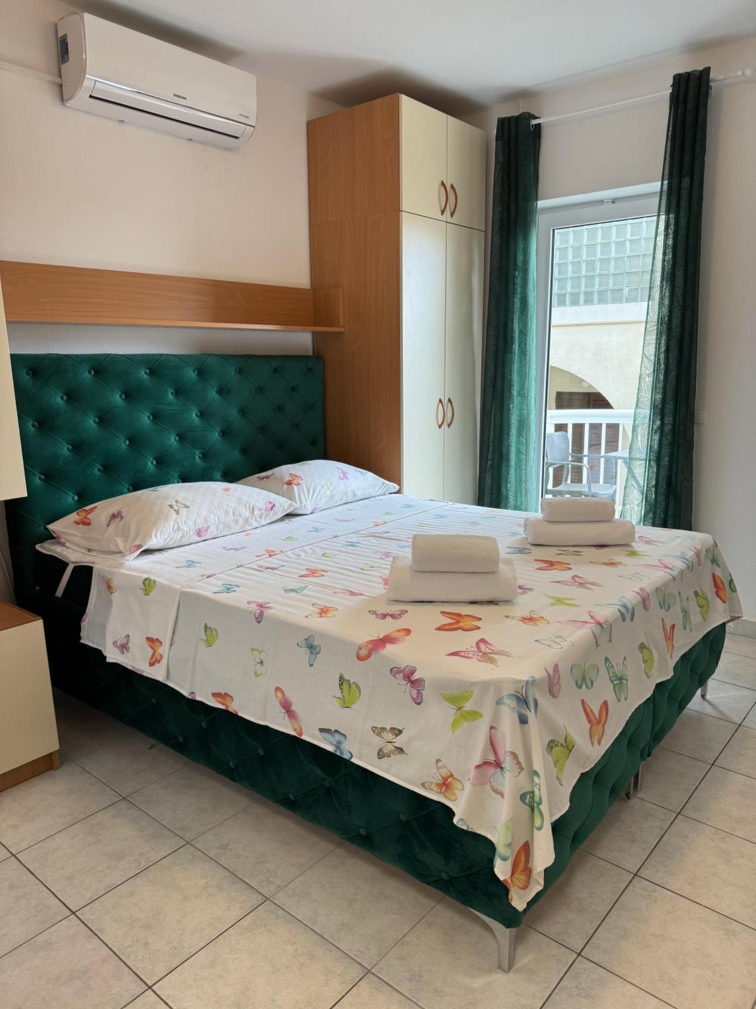 House 100M From The Beach With Free Parking And Breakfast Baška Voda Eksteriør billede