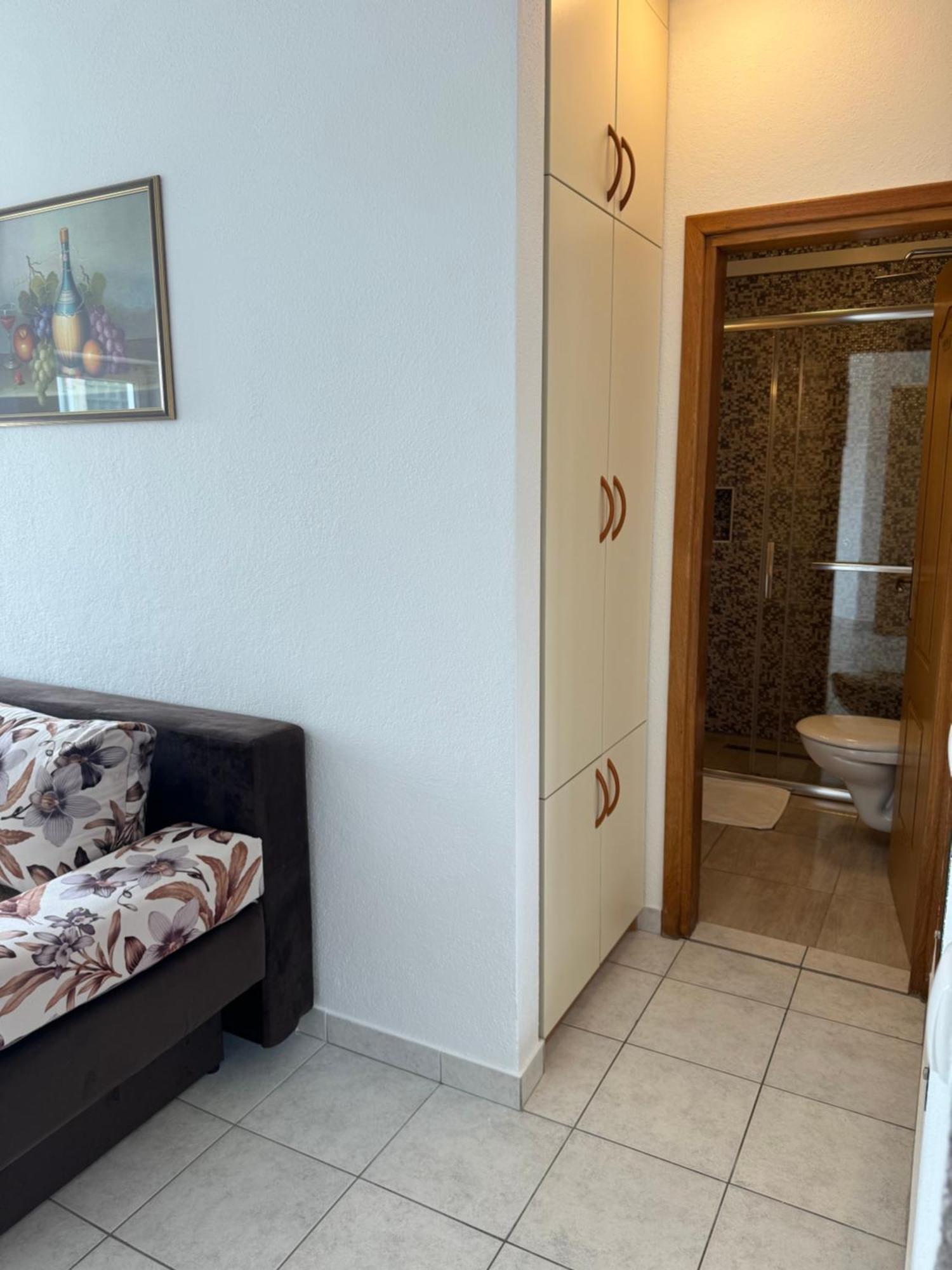 House 100M From The Beach With Free Parking And Breakfast Baška Voda Eksteriør billede
