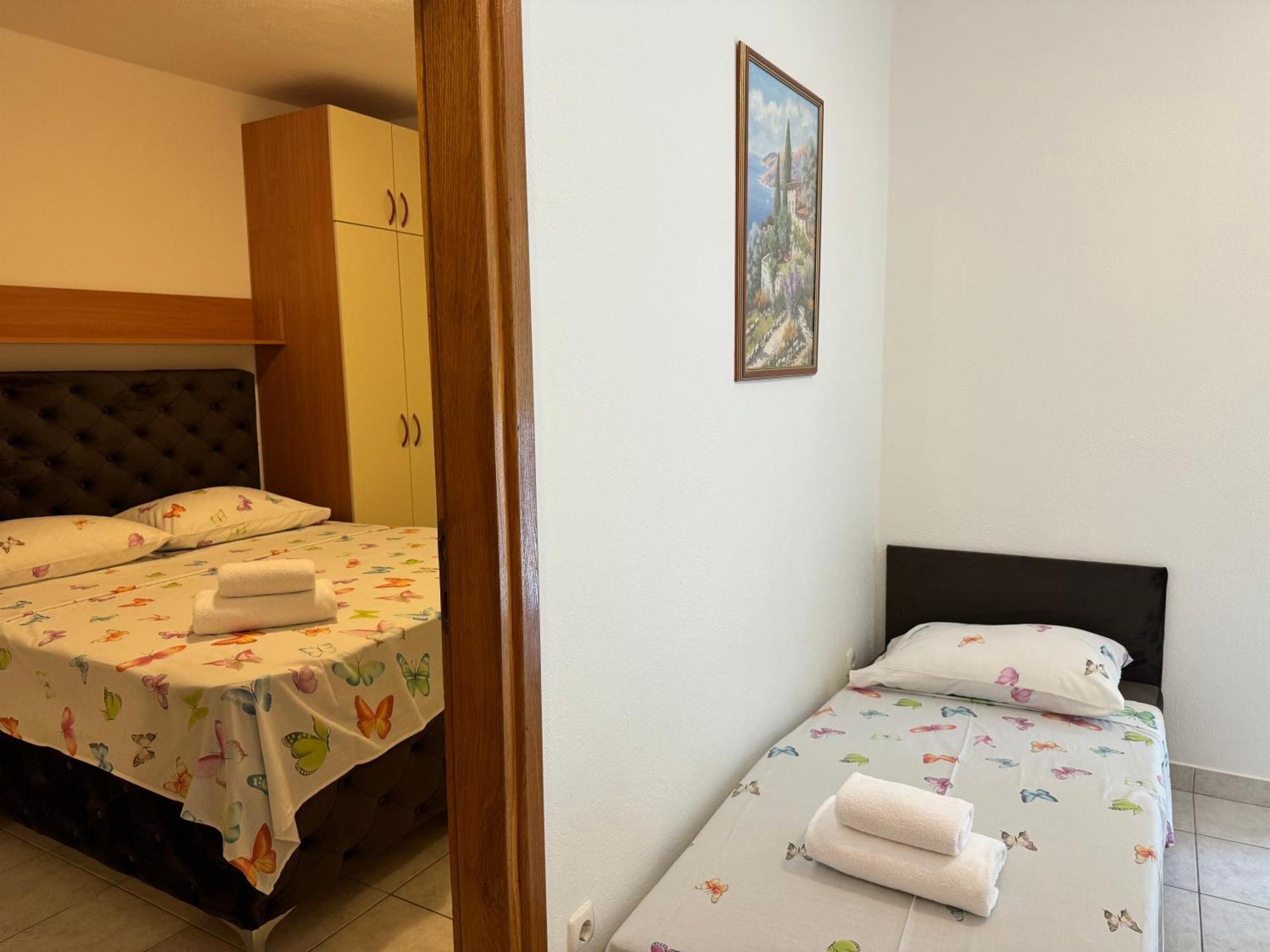 House 100M From The Beach With Free Parking And Breakfast Baška Voda Eksteriør billede