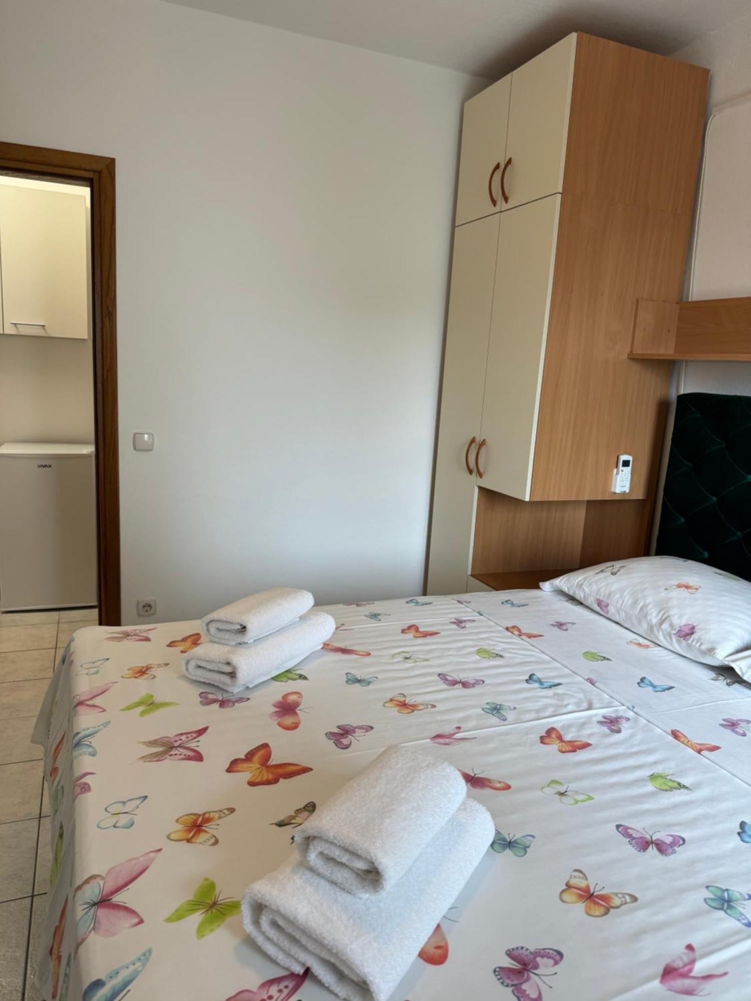 House 100M From The Beach With Free Parking And Breakfast Baška Voda Eksteriør billede